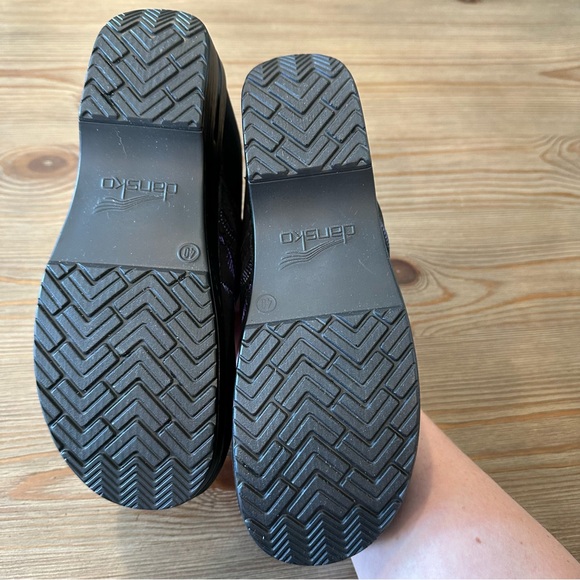 NEW DANSKO EMBROIDERED PRO NUBUCK BLACK CLOGS SHOES LIGHT PURPLE PRINT WORK - Picture 10 of 13